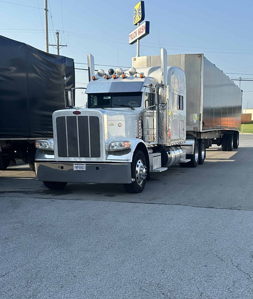 AVG Ohio. 2021 Peterbilt. Roman Kocian-min