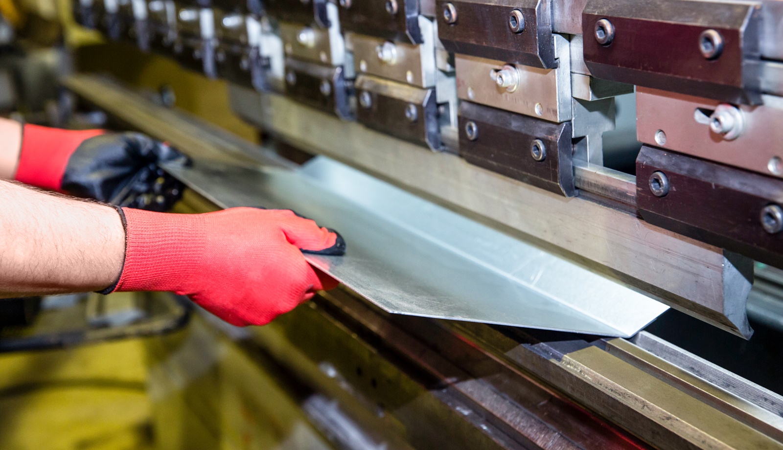 manufacturing-mechanic-sheet-metal